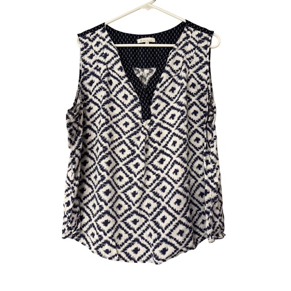 B Skies Are Blue Tops - Skies Are Blue 3X Sleeveless‎ Top White Blue Geometric Print V Neck Blouse